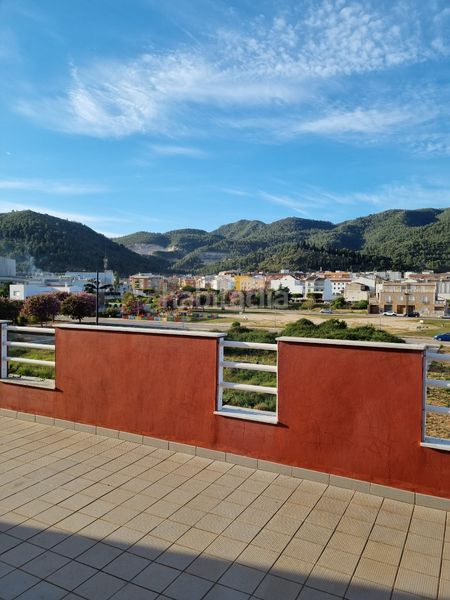 Foto f6f00963-d7eb-426f-8d31-b69e0503baa9. Pis amb aparcament a Vilallonga / Villalonga