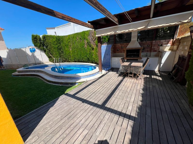 Foto c58e10c3-fd2d-43e8-965a-7b2d1e470ced. Xalet amb xemeneia calefacció aparcament piscina a Daimús