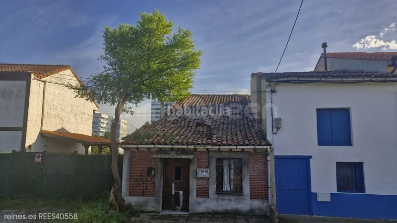 Foto df8b3e5e-9c2b-4c7b-8517-be63364c0640. Casa venta de casa rees40558 en la pola Siero Siero