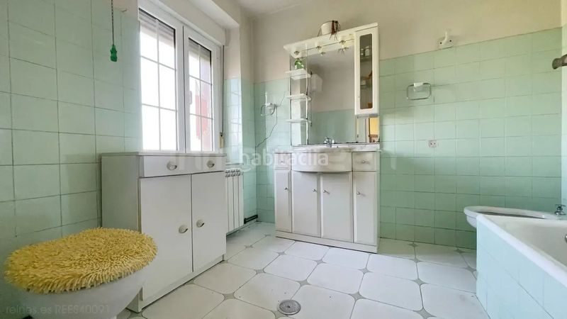 Foto 3cd8915d-c474-4889-a293-f00c5c83551d. Casa amb aparcament a Nava