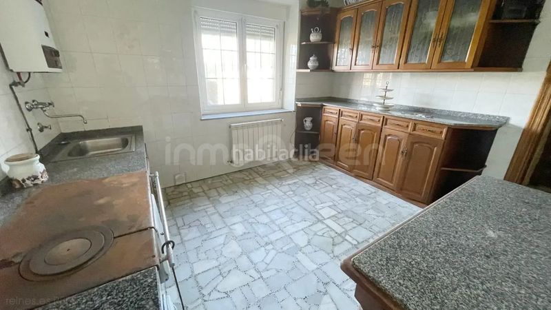 Foto 8657d66a-b20c-413a-b254-5302438d6e88. Casa amb aparcament a Nava