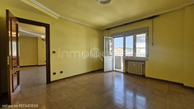 Foto 743468e8-c96a-4d8a-add4-7f47e4842a64. Piso venta de piso rees40838 en la pola Siero Siero