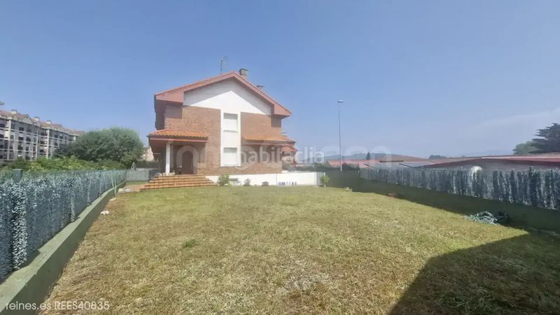 Foto 79dadf62-d548-48f6-b06f-636fa0732701. Casa aparellada amb calefacció a El Berrón-La Carrera Siero