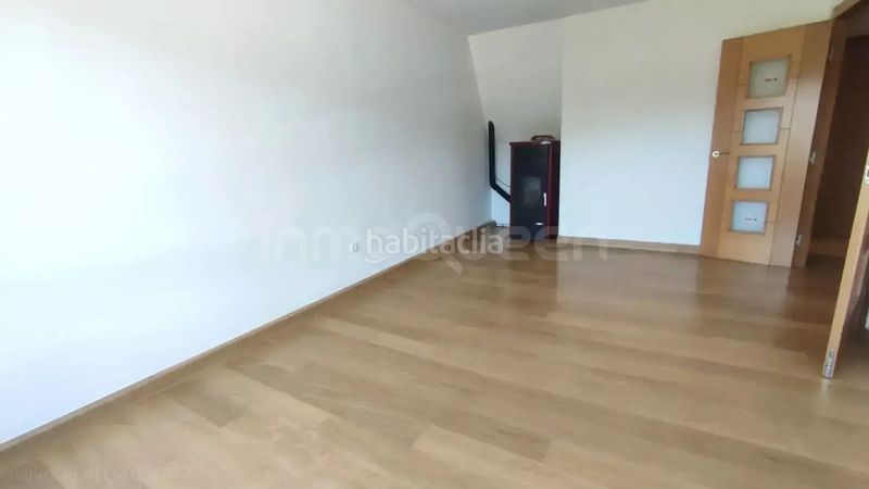 Foto d8b1cb9e-dba8-4395-b57d-0ad66c595762. Pis amb calefacció aparcament a Ribadedeva