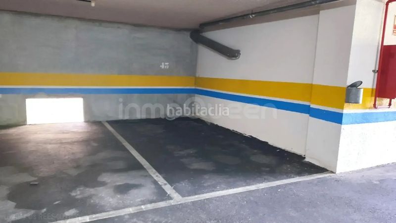 Foto 9b85dd58-a137-4560-8658-c66cfee35937. Aparcament cotxe a Llanes pueblo Llanes