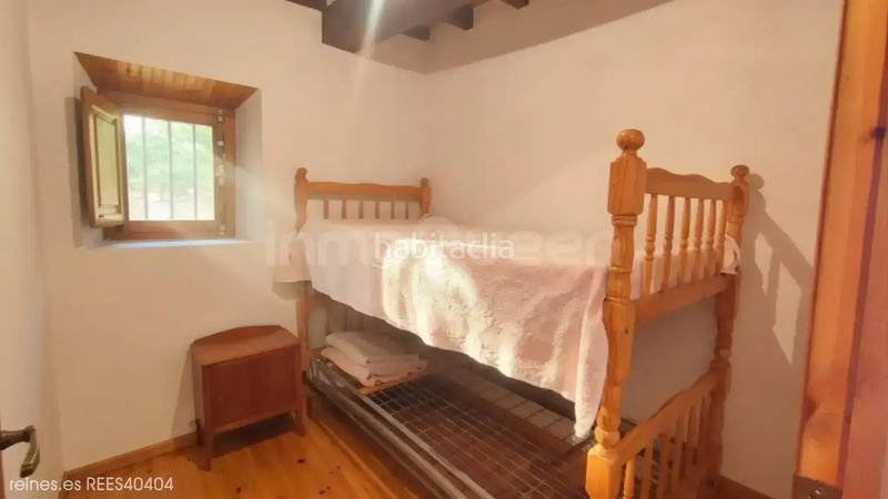 Foto 3bcd298e-2e1c-4d47-bb25-0b948542f7a2. Casa amb aparcament a Peñamellera Alta