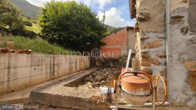 Foto f9d2a19a-8218-48db-ab06-2785de2ac4c6. Finca rústica a Peñamellera Alta