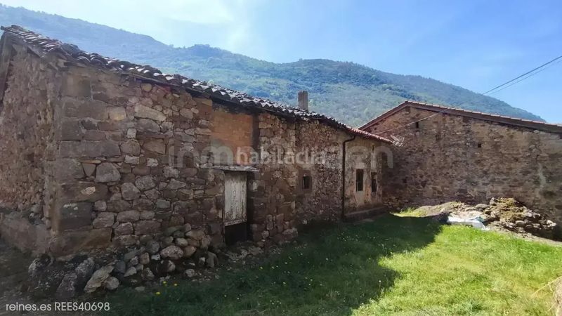 Foto 974b1977-37f8-4dc0-a7d8-a323ef42a751. Casa amb aparcament a Peñamellera Alta