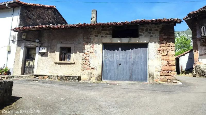 Foto a5e913f1-ee54-45a8-a3e0-0c3a45b90e47. Casa amb aparcament a Peñamellera Alta