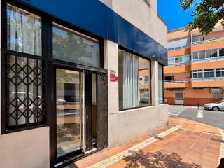Affitto Locale commerciale in Avenida avenida cristóbal colón 24. Excelente oportunidad de alquiler en el puertito de güímar!