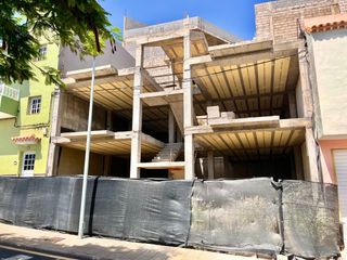 Edifici a Calle calle luis delgado trinidad 10. Edificio en construcción en güimar
