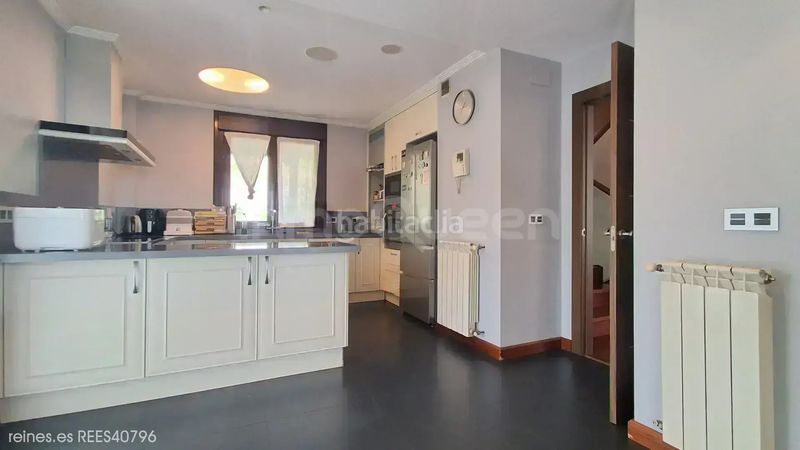 Foto 6d89b798-65e6-4cb5-91c1-f55bcf2b5fe1. Chalet venta de chalet individual rees40796 en Parroquias Norte - Naranco Oviedo