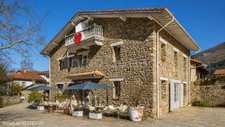 Edifici  N/a. Venta de hotel en cabuérniga  rees40807