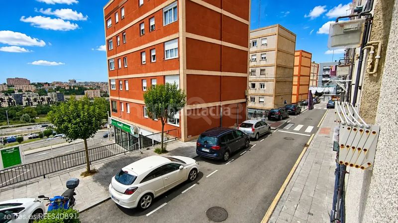 Foto d4eace35-de3a-44ee-9b64-e2aa01882b6d. Pis amb calefacció a Los Castros Santander