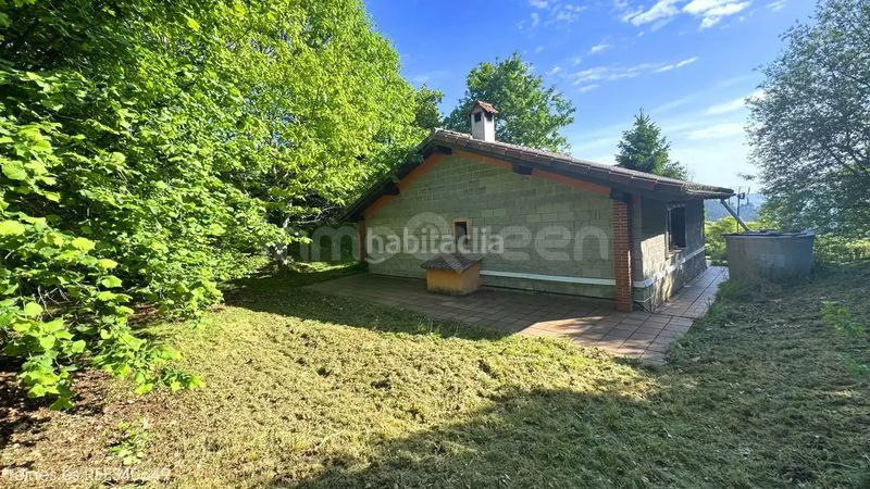Foto a8643921-c38a-4fb1-8fbd-16cc354a9c23. Casa amb calefacció aparcament a Corvera de Toranzo