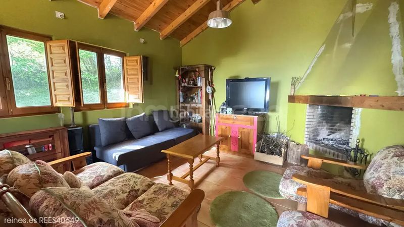 Foto bbc1f093-8d73-4e36-883b-b0a0aeec8263. Casa amb calefacció aparcament a Corvera de Toranzo