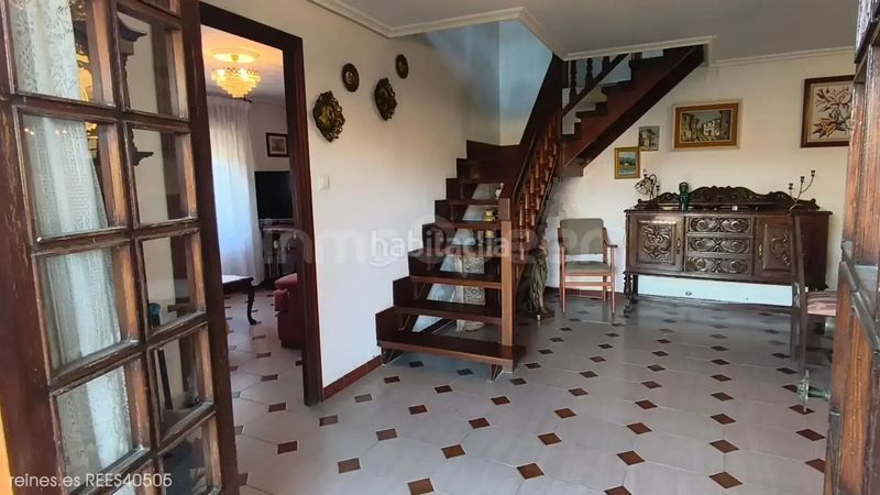 Foto 33a6908a-7395-463a-b5d7-1c74a3de1345. Casa aparellada amb calefacció a Miengo pueblo Miengo