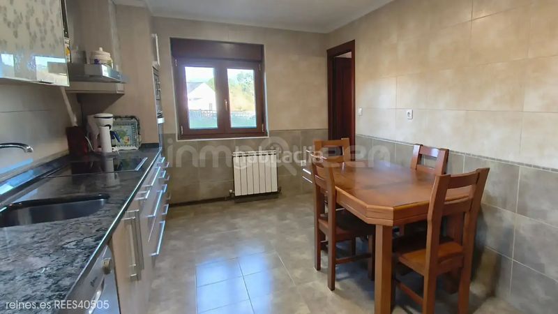 Foto 38cb40e9-ab9b-4e17-a797-dc745d5c453f. Casa aparellada amb calefacció a Miengo pueblo Miengo