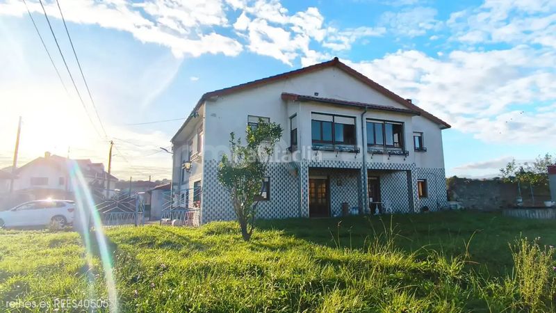 Foto 5a35bf3e-a02e-4d79-b5bd-b1fa675adadc. Casa aparellada amb calefacció a Miengo pueblo Miengo