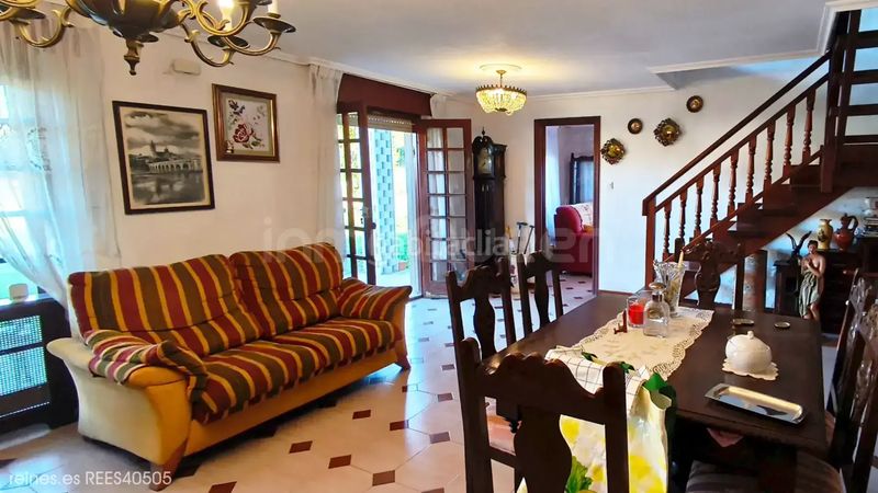 Foto 78b14867-d94c-4578-85d8-fd32a922ab22. Casa aparellada amb calefacció a Miengo pueblo Miengo