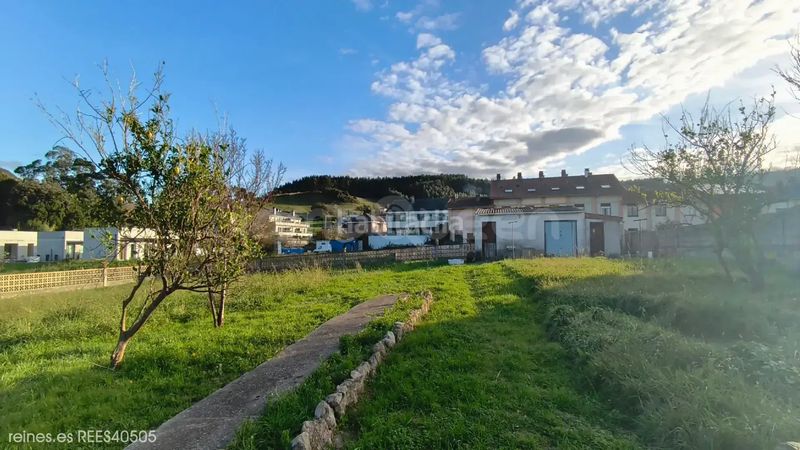Foto a0c68e18-f6c4-41fb-846b-1d93cdf4f7e0. Casa aparellada amb calefacció a Miengo pueblo Miengo