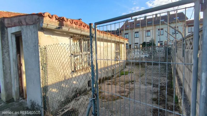 Foto b57a41f1-7263-4d75-84d8-86892749ca79. Casa aparellada amb calefacció a Miengo pueblo Miengo