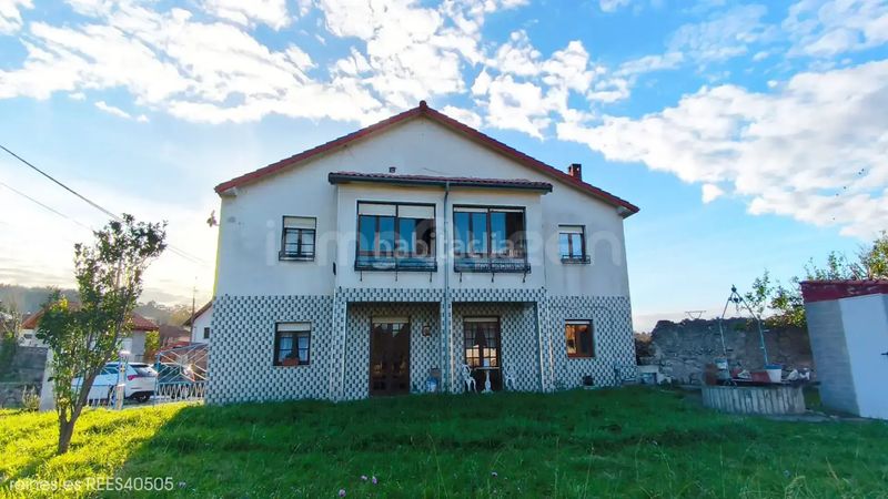 Foto b7058e94-6712-4c55-9a12-533f13289b1e. Casa aparellada amb calefacció a Miengo pueblo Miengo