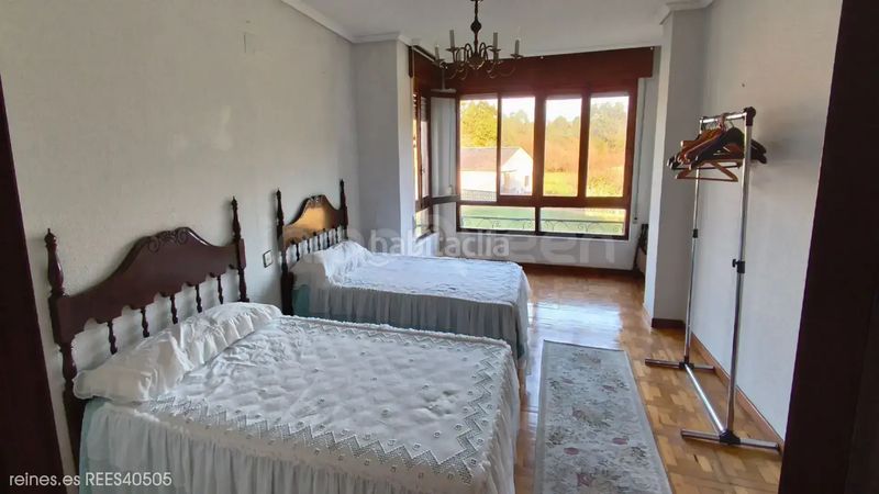 Foto ce6d7fd5-0983-4813-a514-acb1835d0e17. Casa aparellada amb calefacció a Miengo pueblo Miengo
