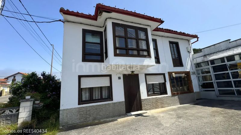 Foto f66d4c6b-53a6-428d-8351-88582acf47cd. Casa amb aparcament a Suances