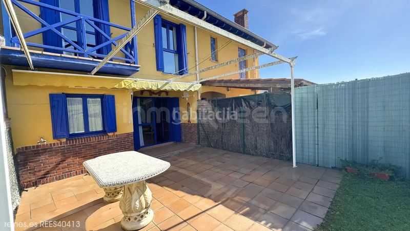 Foto 5fc7b6b7-2b16-4d6c-9a8b-38d784a0c2ed. Casa adossada amb calefacció aparcament a Comillas