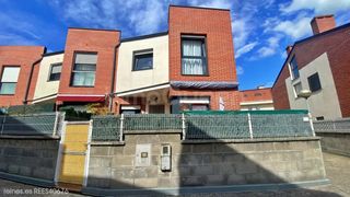 Casa aparellada  N/a. Venta de chalet pareado en piélagos  rees40676