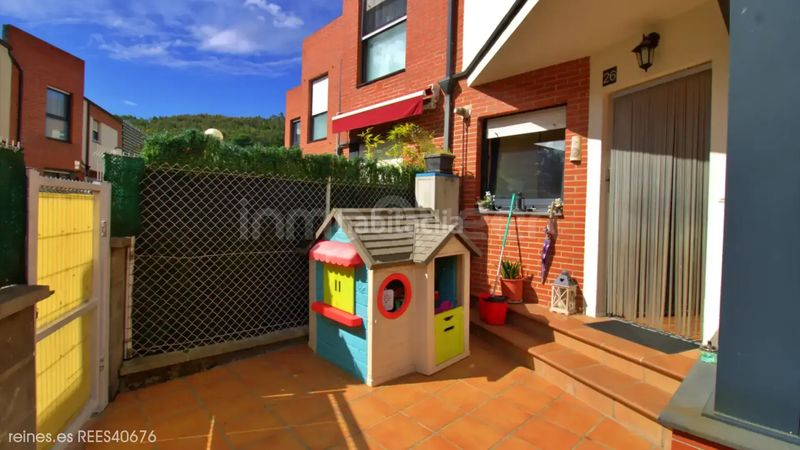 Foto 732c66e5-c1af-4495-b72c-61a5207d4744. Casa aparellada amb calefacció aparcament a Parbayón Piélagos