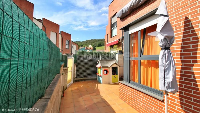 Foto deef2878-c355-43f0-a0b1-8224ab18f2e3. Casa aparellada amb calefacció aparcament a Parbayón Piélagos