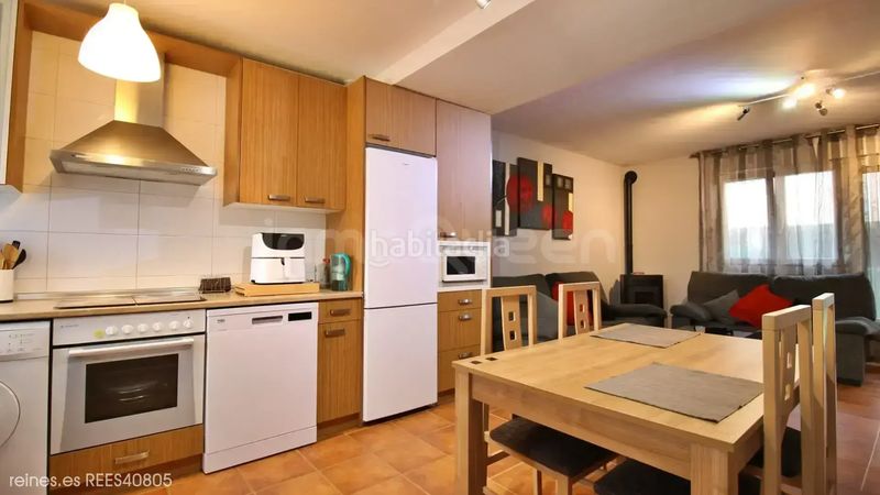 Foto 3c6dd86b-5846-423a-ab98-f88a8d1da1f0. Casa adossada amb aparcament a Val de San Vicente
