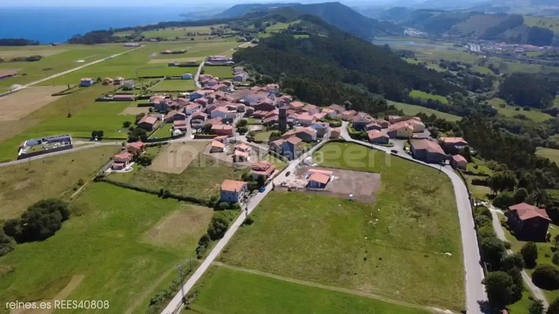Foto de6155a0-92d3-45c2-a33b-ec8a00c74640. Terreny residencial a Ribadedeva