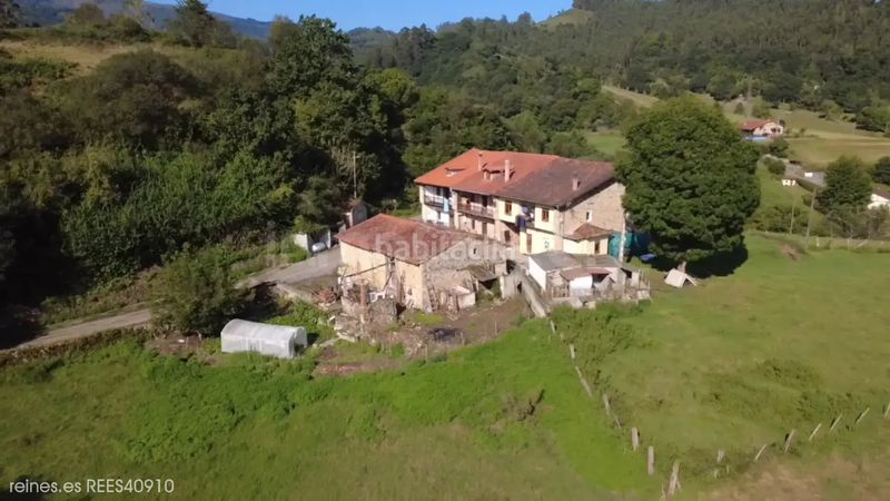 Foto bc043ae1-2d76-452a-af9d-ec6e688ace48. Casa adossada a Valdáliga
