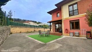 Casa aparellada  N/a. Venta de chalet pareado en val de san vicente  rees40966