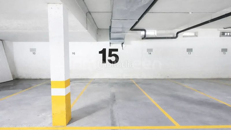 Foto 9e88f87c-cd01-429f-a294-b72681c18eac. Aparcament cotxe a Tapia de Casariego