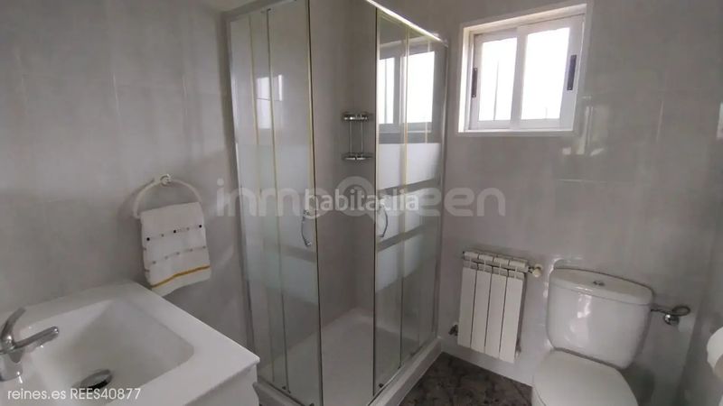 Foto ee8b36a7-92de-4545-be8c-47e14ebd34a1. Chalet venta de casa individual rees40877 en Castropol