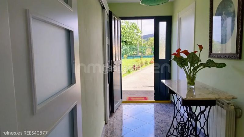 Foto f8d87628-2557-4fc1-a496-74fde2acbc33. Chalet venta de casa individual rees40877 en Castropol