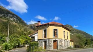 Casa  N/a. Venta de casa en santo adriano  rees40199