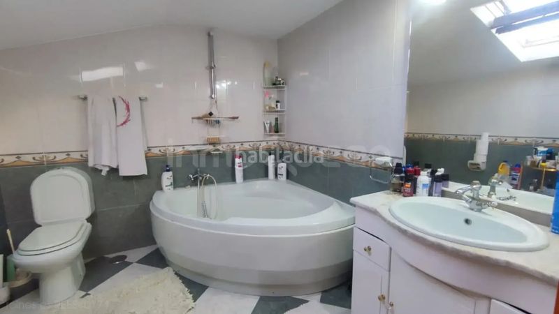 Foto 75c288fa-ac8f-4dbf-8acc-feacd4d72b11. Casa aparellada amb calefacció a Candamo