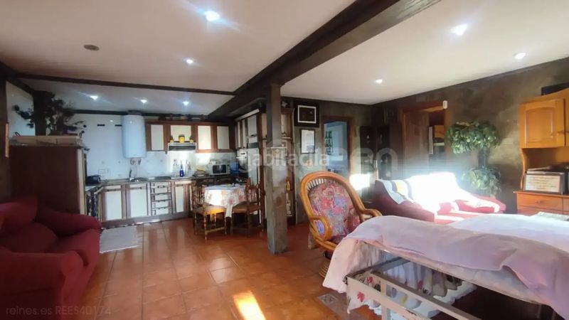 Foto 8d12b797-15b5-4cac-813c-28de262d8911. Casa aparellada amb calefacció a Candamo