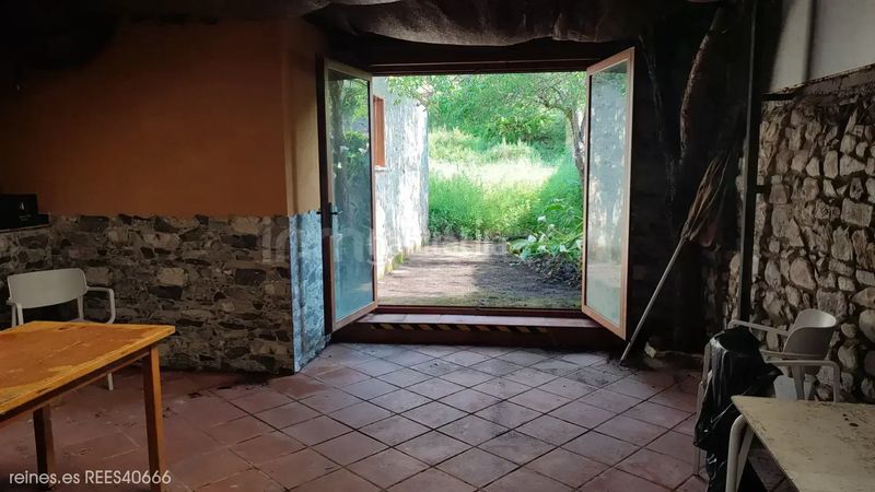 Foto 1d564f7a-5408-42d5-90e1-70909c5b79be. Casa amb calefacció a Salas