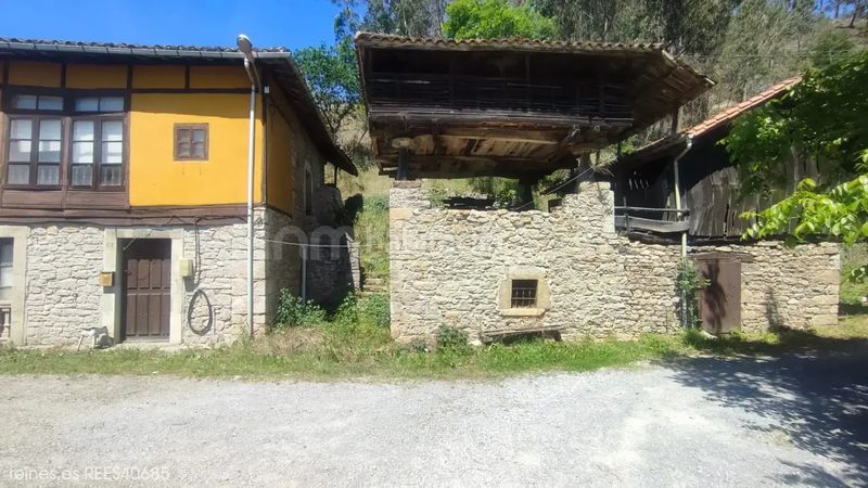 Foto eacd7ce1-0011-414f-8e98-6dcf684bc9f5. Casa a Salas