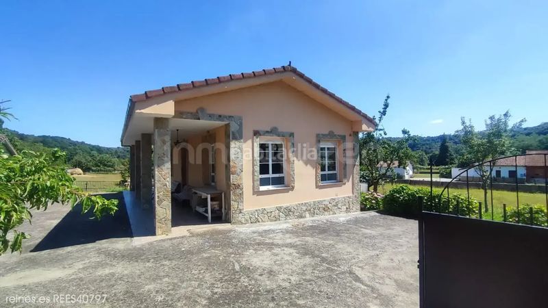 Foto 6017f731-ff7b-4786-ba78-699fe2edff7f. Casa amb calefacció aparcament a Grado