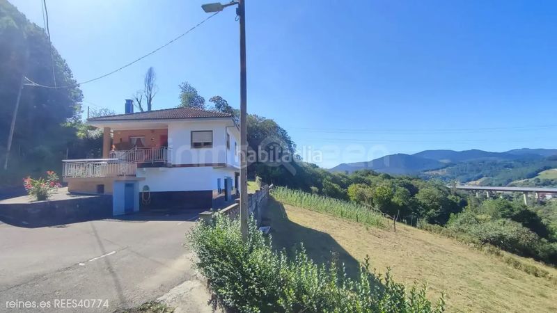 Foto 0b4ec2ce-bc1b-4cff-82fe-2a6780942a22. Casa amb calefacció aparcament a Grado