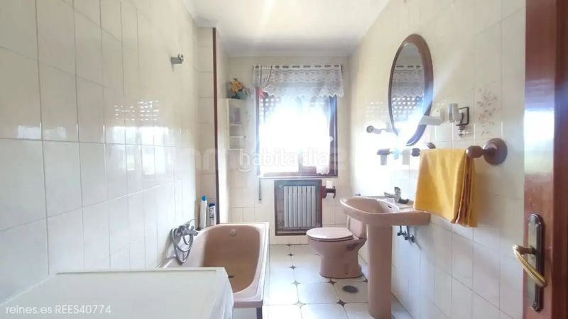 Foto 0e1de8b7-90aa-4405-ae16-d882e1ee6634. Casa amb calefacció aparcament a Grado