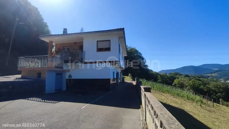 Foto 5228cec0-256a-499b-8751-f1597f3f3018. Casa amb calefacció aparcament a Grado