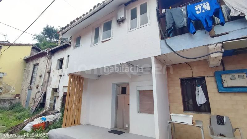Foto 26879ec6-ce85-4b72-af35-e8cb41845622. Casa adossada a Santa Marina - Polígono Mieres